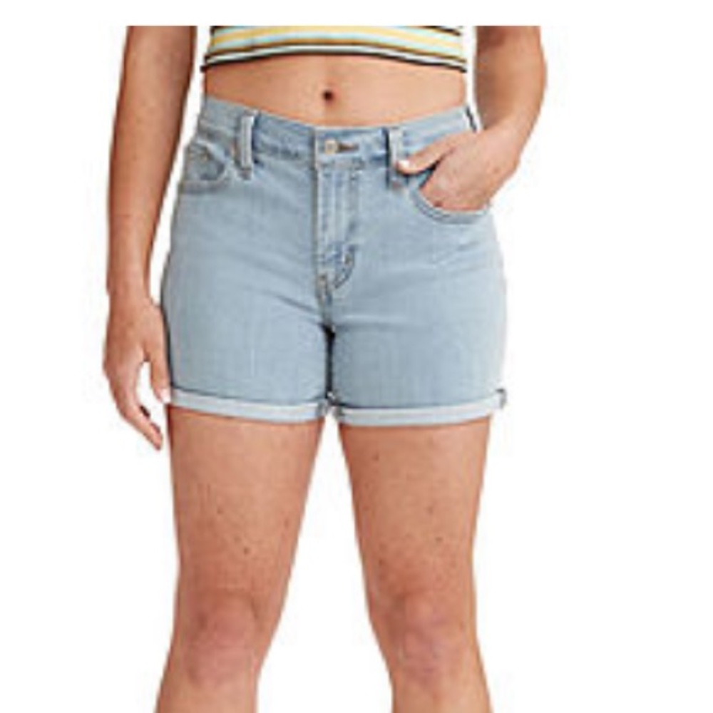Womens Levi’s mid shorts